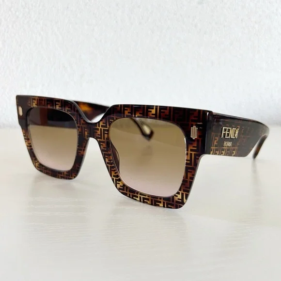 Fendi | Accessories | Fendi Roma Fe401i Tortoiseshell Square  display picture 1